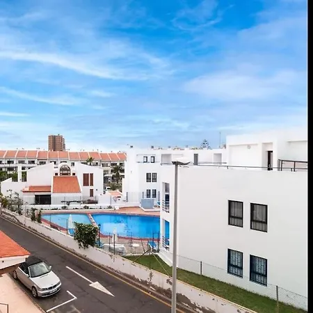 Cozy In Los Cristianos With Heated Pool Διαμέρισμα